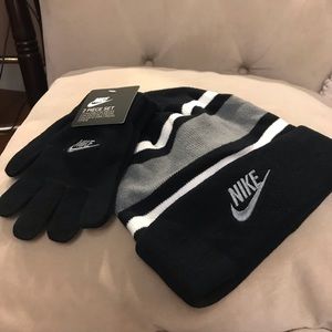Nike hat and gloves set